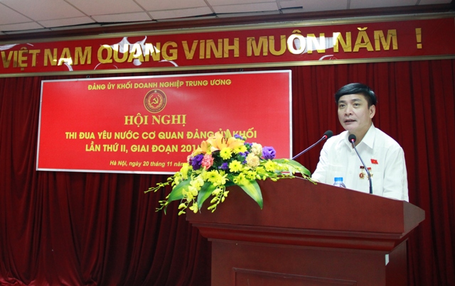 Đồng chí Bùi Văn Cường, Bí thư Đảng ủy Khối DNTW phát biểu tại Hội nghị.
