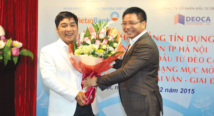 Ông Nguyễn Văn Thắng - Chủ tịch HĐQT VietinBank (bên phải) và ông Hồ Minh Hoàng - Phó Chủ tịch HĐQT kiêm Tổng Giám đốc Đèo Cả tại Lễ ký hợp đồng tín dụng