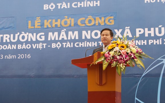 Đồng chí Đào Đình Thi - Bí thư Đảng ủy, Chủ tịch HĐQTTập đoàn Bảo Việt phát biểu tại buổi lễ