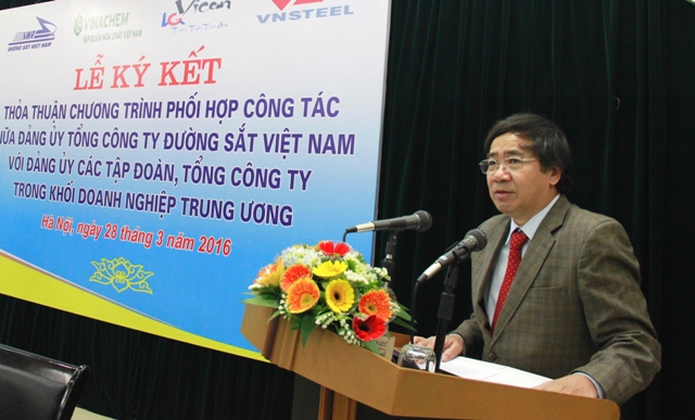 Đồng chí Trần Hữu Bình - Phó Bí thư Đảng ủy Khối phát biểu tại Lễ ký kết.
