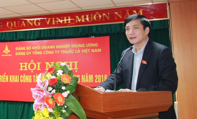 Đồng chí Bùi Văn Cường, Ủy viên Trung ương Đảng, Bí thư Đảng ủy Khối DNTW phát biểu tại Hội nghị.