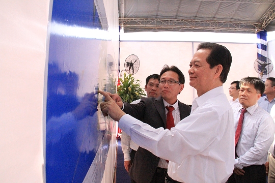 Tổng giám đốc PVN Nguyễn Vũ Trường Sơn báo cáo Thủ tướng Nguyễn Tấn Dũng về chuỗi dự án khí Lô B- Ô Môn