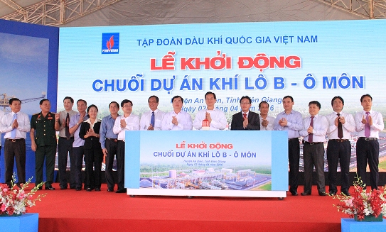 Thủ tướng Chính phủ Nguyễn Tấn Dũng cùng đại diện các bộ, ngành Trung ương và lãnh đạo PVN thực hiện nghi thức khởi động chuỗi dự án