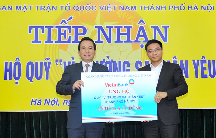 VietinBank trao biển ủng hộ 5 tỷ đồng cho Quỹ “Vì Trường Sa thân yêu” 