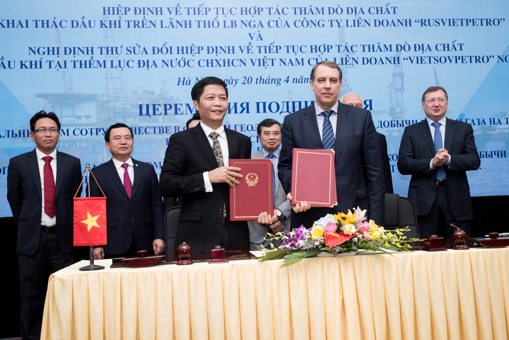 Lễ ký kết Hiệp định liên Chính phủ Việt-Nga về việc tiếp tục hợp tác thăm dò địa chất và khai thác dầu khí trên lãnh thổ hai nước
