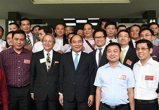 Thủ tướng Nguyễn Xuân Phúc và đại diện các doanh nghiệp dự Hội nghị.