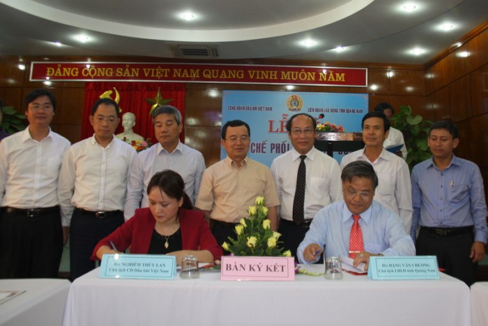 Ký quy chế phối hợp giữa 2 bên dưới sự chứng kiến của lãnh đạo Tập đoàn Dầu khí và lãnh đạo tỉnh Quảng Nam