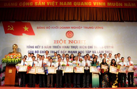 Các tập thể và cá nhân được Đảng ủy Khối doanh nghiệp Trung ương tặng Bằng khen tại Hội nghị Tổng kết 5 năm thực hiện Chỉ thị 03 của Bộ Chính trị
