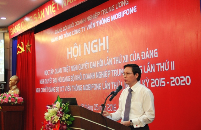Đồng chí  Nguyễn Quang Tiến - Phó Bí thư Thường trực Đảng ủy Tổng công ty Viễn thông Mobifone khai mạc Hội nghị.