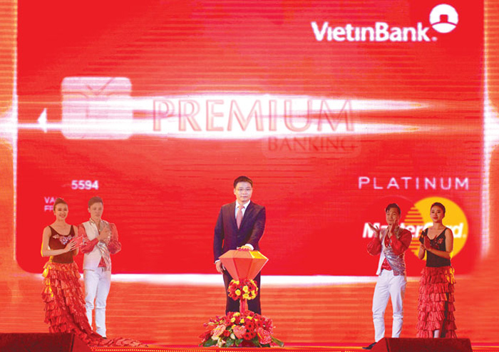Chủ tịch HĐQT VietinBank Nguyễn Văn Thắng nhấn nút ra mắt dịch vụ VietinBank Premium Banking