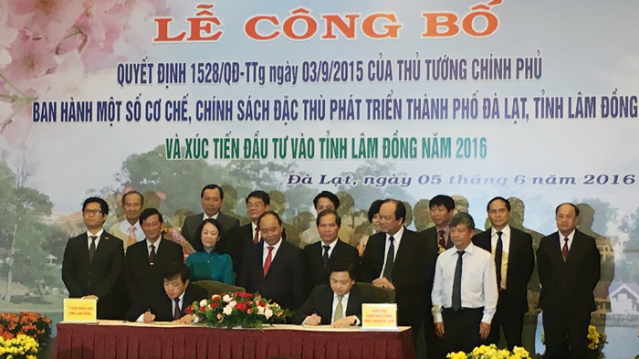 Thủ tưởng Nguyễn Xuân Phúc chứng kiến Lễ ký kết thỏa thuận hợp tác phát triển du lịch giữa VietinBank với UBND tỉnh Lâm Đồng