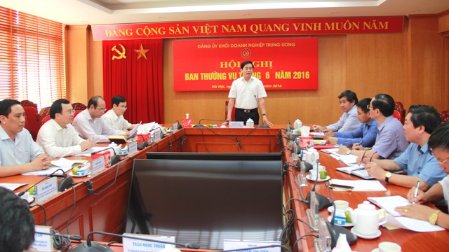 Đồng chí Phạm Viết Thanh - Ủy viên Trung ương Đảng, Bí thư Đảng ủy Khối DNTW chủ trì Hội nghị.