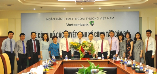 Ban lãnh đạo Vietcombank chúc mừng ông Phạm Anh Tuấn  và ông Nguyễn Quốc Khánh mới được tiếp nhận và bổ nhiệm