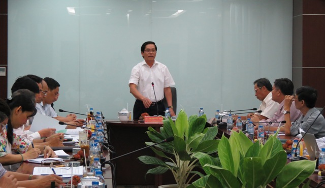 Đồng chí Phạm Viết Thanh - Ủy viên Trung ương Đảng, Bí thư Đảng ủy Khối phát biểu chỉ đạo tại buổi làm việc với Đảng ủy Tập đoàn công nghiệp Caosu Việt Nam.