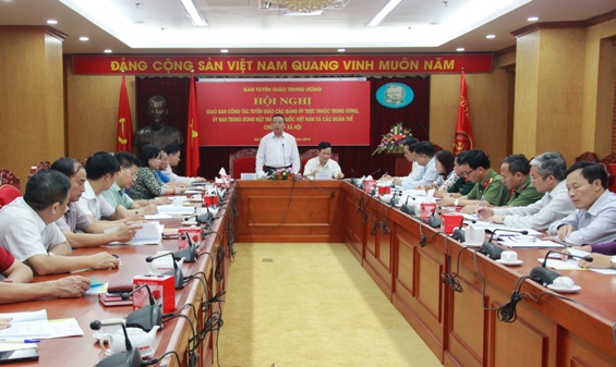 Đồng chí Mai Văn Ninh - Phó Trưởng Ban thường trực Ban Tuyên giáo Trung ương phát biểu tại Hội nghị