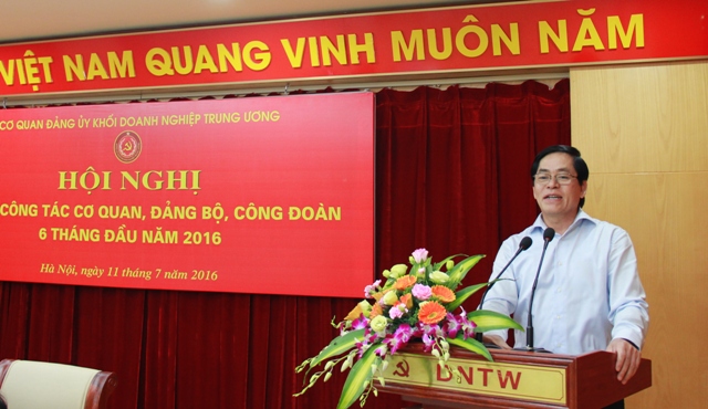 Đồng chí Phạm Viết Thanh - Ủy viên Trung ương Đảng, Bí thư Đảng ủy Khối phát biểu chỉ đạo tại Hội nghị.