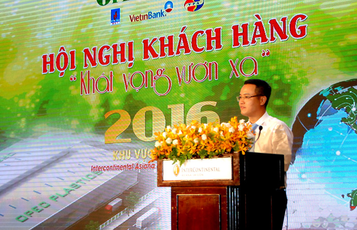 Phó Tổng Giám đốc VietinBank  Nguyễn Đình Vinh phát biểu chúc mừng Hội nghị khách hàng của Opec Plastics