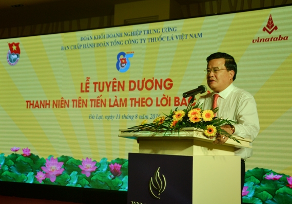 Đồng chí Vũ Văn Cường - Bí thư Đảng ủy, Chủ tịch Hội đồng Thành viên Tổng công ty Thuốc lá Việt Nam phát biểu tại Lễ tuyên dương