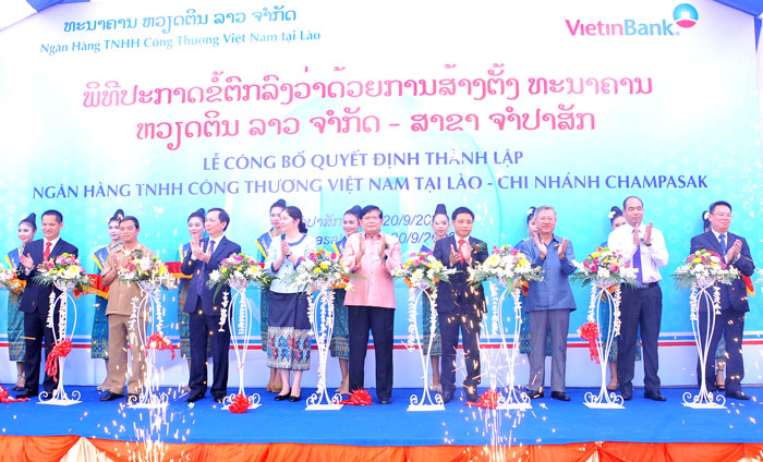 Cắt băng khai trương Chi nhánh Champasak - VietinBank Lào