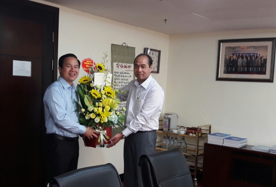 Đảng ủy Khối Doanh nghiệp Trung ương tặng hoa chúc mừng Đảng ủy Tập đoàn Bảo Việt