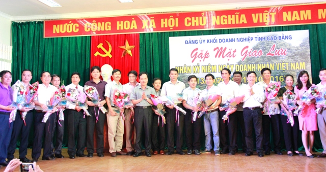 Trước đó, tối 12/10 Đảng ủy Khối Doanh nghiệp tỉnh Cao Bằng đã tổ chức Chương trình gặp mặt, biểu dương các doanh nghiệp, doanh nhân tiêu biểu nhân Ngày Doanh nhân Việt Nam 13/10.