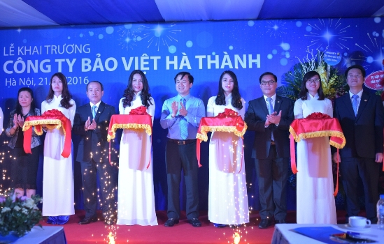 Cắt băng khánh thành Công ty Bảo Việt Hà Thành