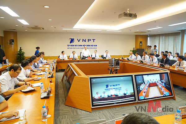 Thủ tướng Chính phủ Nguyễn Xuân Phúc làm việc với Tập đoàn Bưu chính Viễn thông Việt Nam.