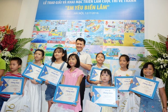 Đầu tư cho giáo dục và thế hệ trẻ là một trong bốn trọng tâm trong hoạt động cộng đồng của Bảo Việt