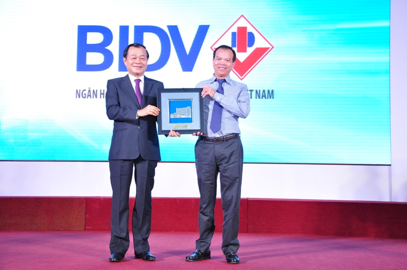 BIDV nhận Kỷ niệm chương