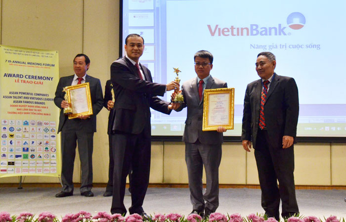 Ông Nguyễn Anh Tuấn - Trưởng Phòng Kinh doanh vốn VietinBank nhận danh hiệu “Top 10 Doanh nghiệp mạnh Đông Nam Á”