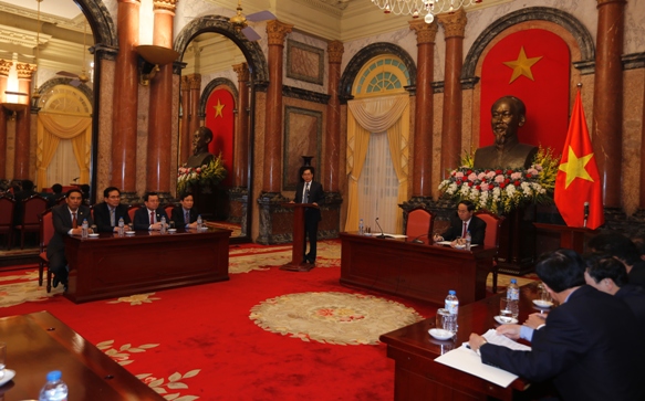 Bí thư Đảng ủy Khối DNTW Phạm Viết Thanh báo cáo kết quả công tác của Đảng ủy Khối với Chủ tịch nước Trần Đại Quang.