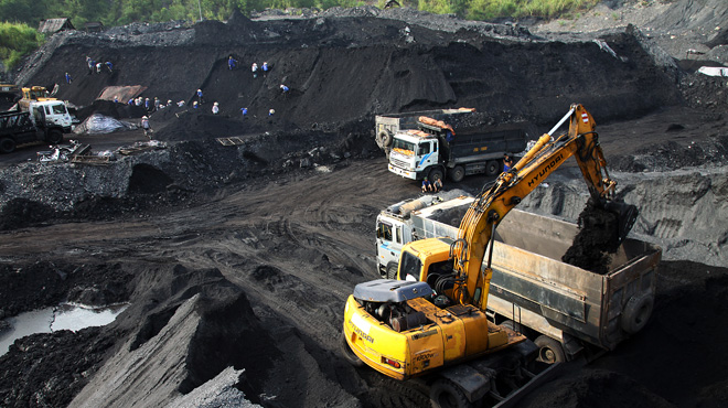 Trên khai trường mỏ than tại Quảng Ninh