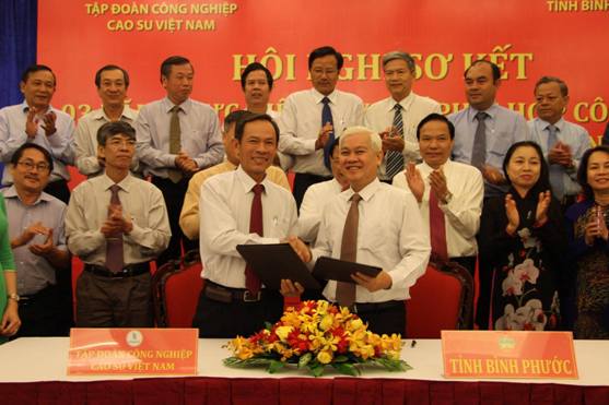 Lãnh đạo tỉnh Bình Phước và Tập đoàn CN Cao su Việt Nam ký kết 