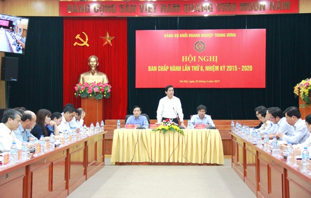 Đồng chí Phạm Viết Thanh - Ủy viên Trung ương Đảng, Bí thư Đảng ủy Khối phát biểu tại Hội nghị.
