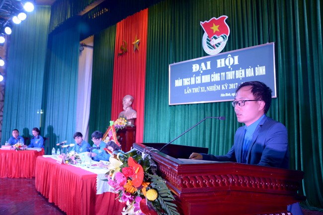 Phó Bí thư Đoàn Thanh niên EVN Nguyễn Thế Hoàng phát biểu chỉ đạo tại Đại hội.