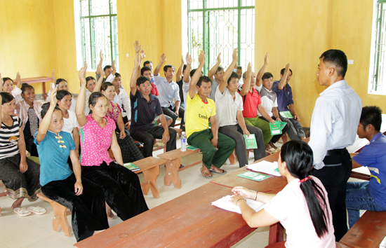Một buổi sinh hoạt tại Tổ tiết kiệm và vay vốn của NHCSXH tại bản Nà Khoa 2, xã Nà Khoa, huyện Nậm Pồ.