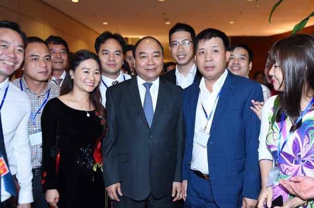 Thủ tướng Nguyễn Xuân Phúc với các đại biểu dự Hội nghị.
