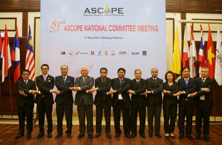 Các chủ tịch Ủy ban Quốc gia thành viên ASCOPE chụp ảnh lưu niệm