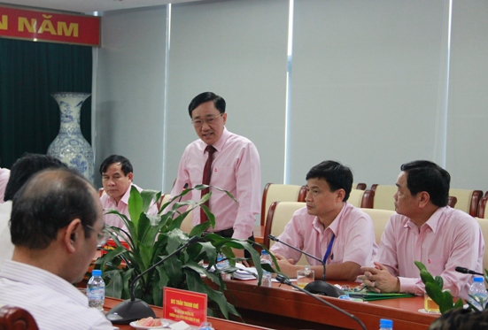 Bí thư Đảng ủy, Tổng giám đốc Ngân hàng CSXH Trung ương Dương Quyết Thắng báo cáo kết quả công tác của Đảng bộ Ngân hàng