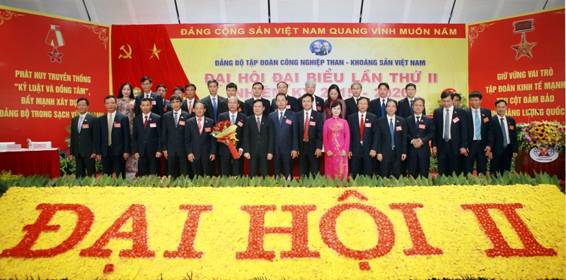ĐẢNG BỘ KHỐI DOANH NGHIỆP TRUNG ƯƠNG 10 NĂM XÂY DỰNG VÀ PHÁT TRIỂN Đại hội đại biểu Đảng bộ Tập đoàn Công nghiệp Than - Khoáng sản Việt Nam lần thứ II, nhiệm kỳ 2015 - 2020.