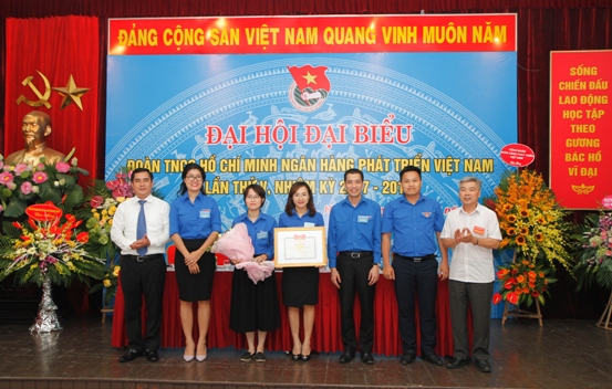 Đoàn Khối Doanh nghiệp Trung ương trao tặng Bằng khen cho Đoàn Thanh niên VDB