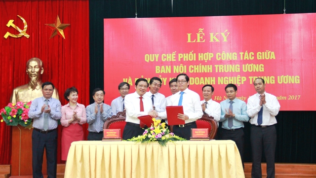 đồng chí Phan Đình Trạc và đồng chí Phạm Viết Thanh đã ký Quy chế phối hợp công tác