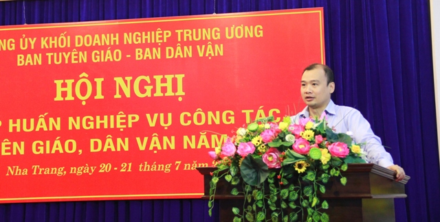 Đồng chí Lê Hải Bình, Phó Giám đốc Học viện Ngoại giao trao đổi về kỹ năng giao tiếp và cung cấp thông tin đến công chúng.