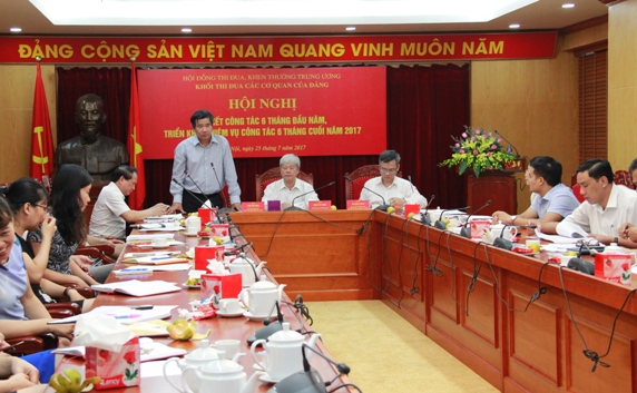 Đồng chí Trần Hữu Bình – Phó Bí thư thường trực Đảng ủy Khối Doanh nghiệp Trung ương, đơn vị Khối phó phát biểu đáp từ