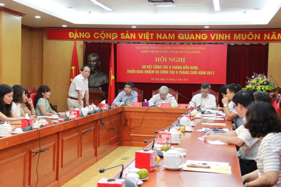Đồng chí Nguyễn Khắc Hà – Vụ trưởng Vụ II, Ban Thi đua khen thưởng Trung ương đã biểu dương những kết quả đạt được của Khối thi đua trong thời gian qua