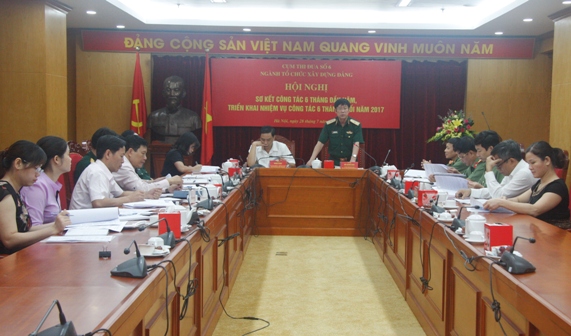 Thiếu tướng Đoàn Quang Xuân - Phó Cục trưởng Cục Cán bộ, Tổng Cục Chính trị Quân đội Nhân dân Việt Nam - đơn vị Cụm trưởng phát biểu khai mạc Hội nghị