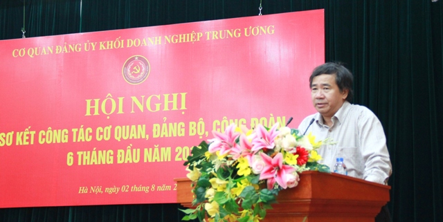 Đồng chí Trần Hữu Bình - Phó Bí thư Thường trực Đảng ủy Khối phát biểu tại Hội nghị.