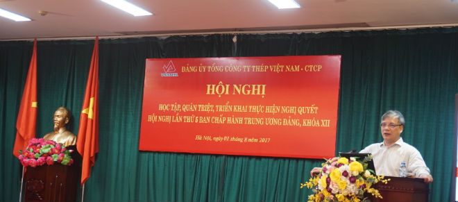 Phó giáo sư, Tiến sỹ Trần Đình Thiên - Viện trưởng Viện kinh tế Việt Nam quán triệt Nghị quyết tại Hội nghị
