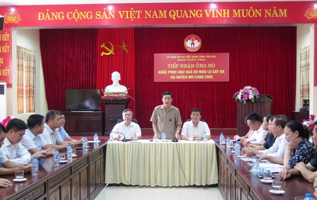 Đồng chí Phạm Tấn Công - Phó Bí thư Đảng ủy Khối phát biểu tại buổi làm việc với tỉnh Yên Bái.