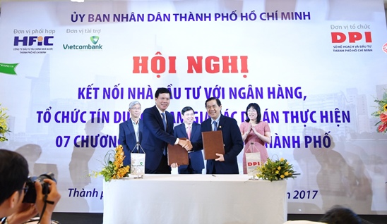 Đại diện lãnh đạo Vietcombank và Sở Kế hoạch & Đầu tư TP.HCM ký kết thoả thuận hợp tác toàn diện giữa 2 bên